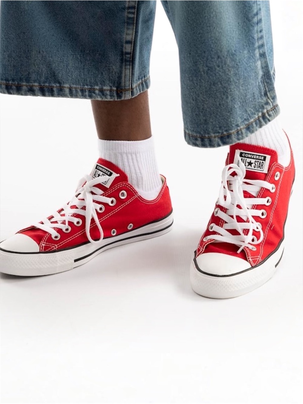 Converse CTAS Low-top Sneaker in Red Canvas Men’s Sz 9 1/2; Women’s 11 1/2